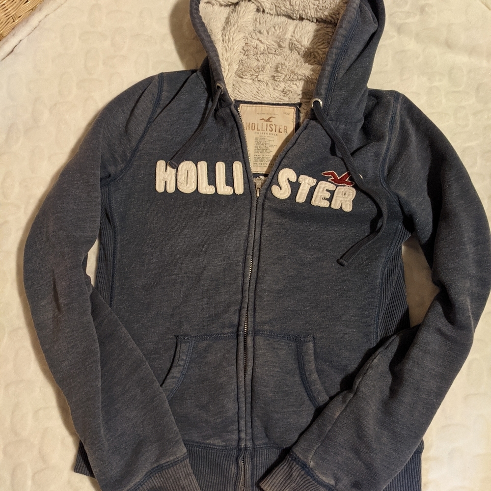 Hollister vintage plush sweater 🤩